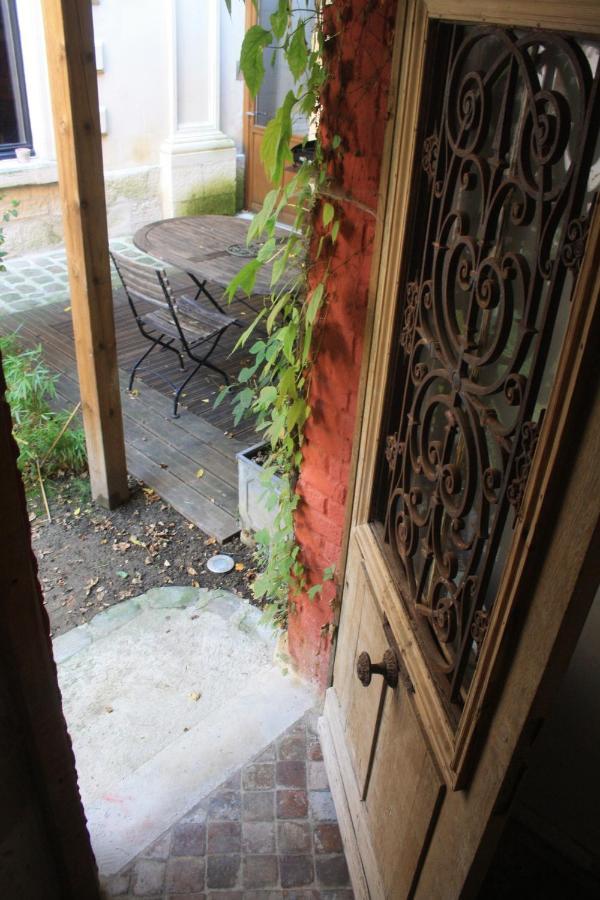 Le Refuge Des Cordeliers Apartment Laon Bagian luar foto