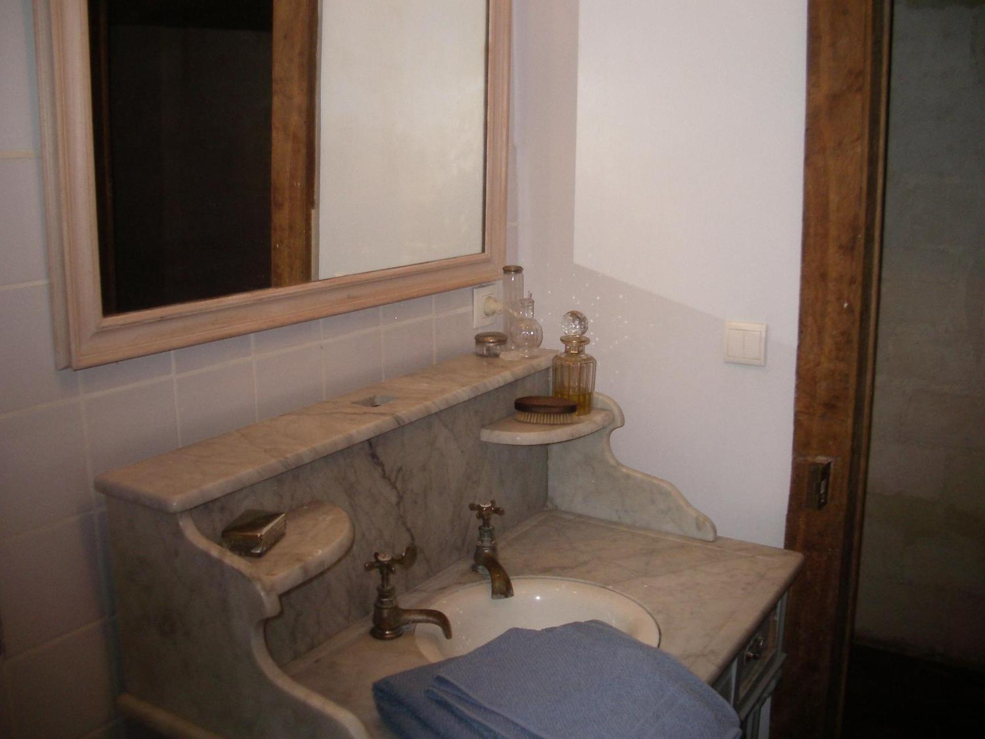Le Refuge Des Cordeliers Apartment Laon Ruang foto