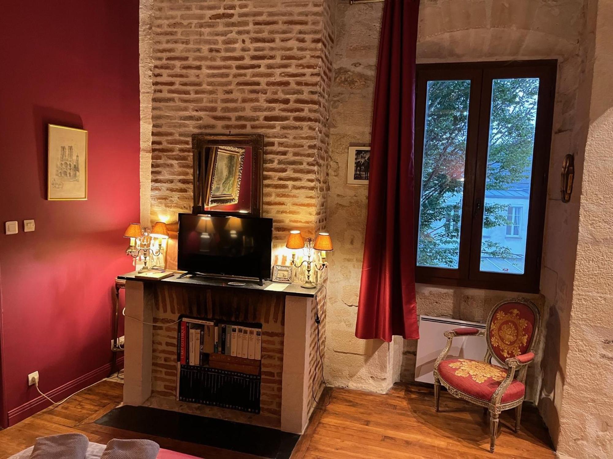 Le Refuge Des Cordeliers Apartment Laon Ruang foto