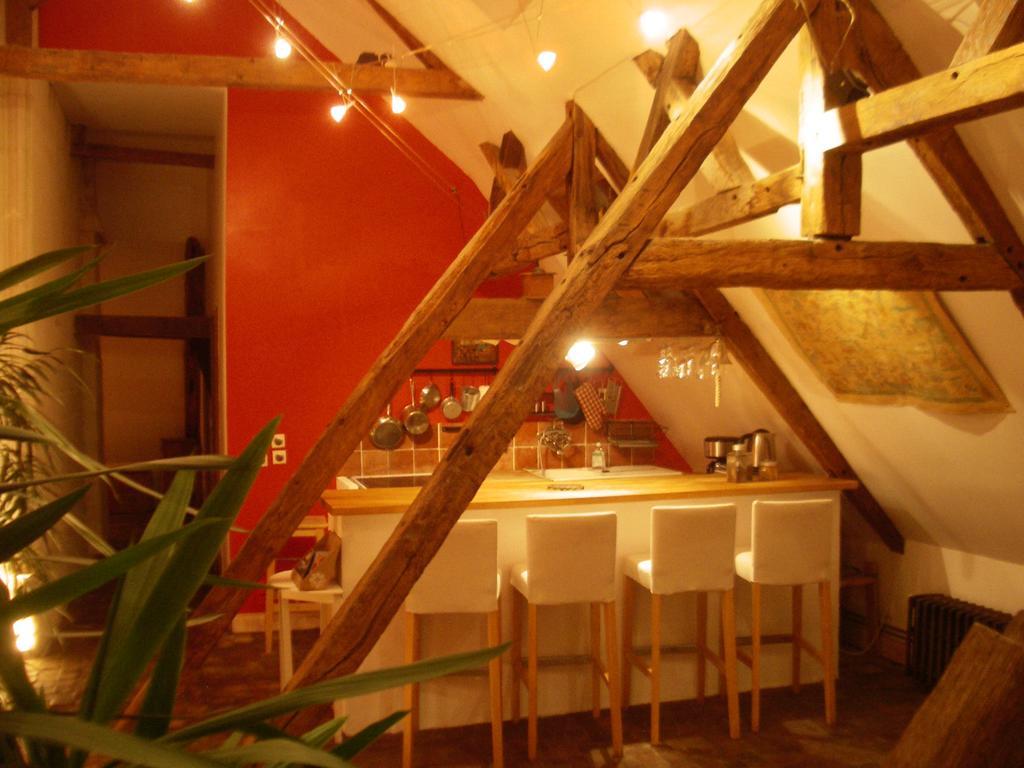 Le Refuge Des Cordeliers Apartment Laon Ruang foto