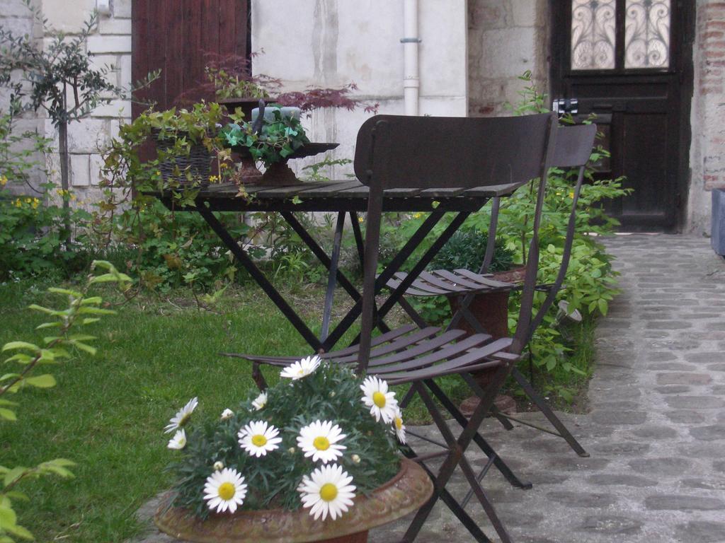 Le Refuge Des Cordeliers Apartment Laon Bagian luar foto